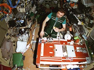 Tsibliev and Lazutkin talk with Collins around the Base Block table